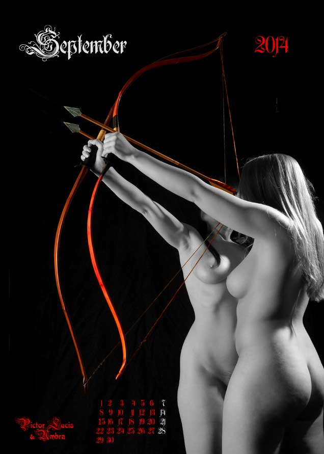 Bogen-Aktkalender-2014 | 09_2014-two-nude-archers 